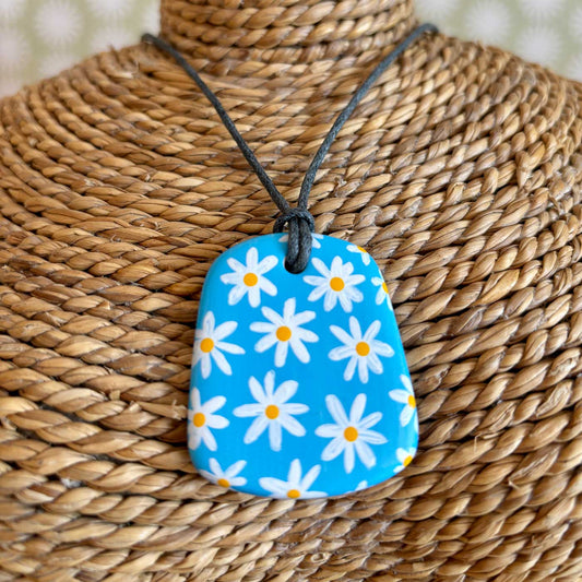 Daisy ceramic pendant